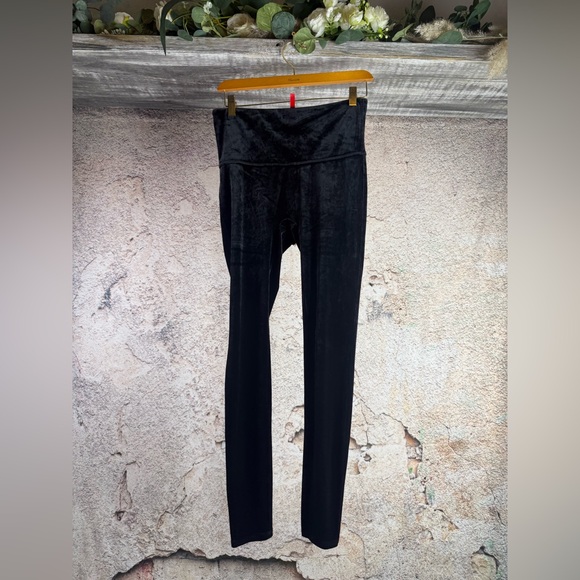 SPANX Pants - Black Velvet Women Spanx size large leggings A531